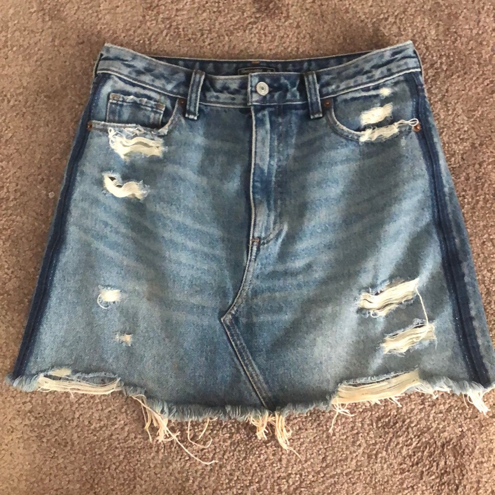 Denim ripped skirt with dark blue
